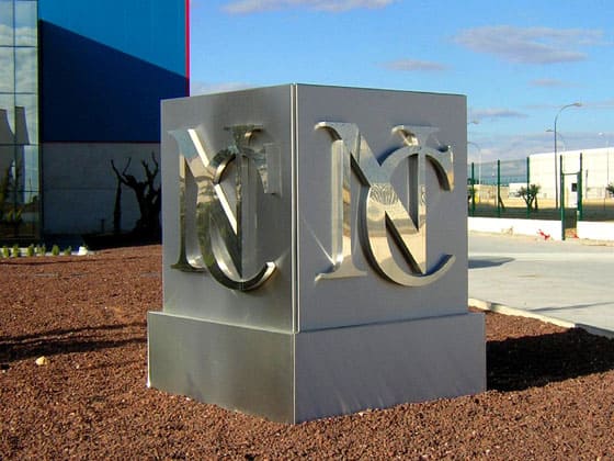 totem en metal