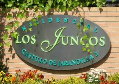 Letra Lacada Fondo Inox 2